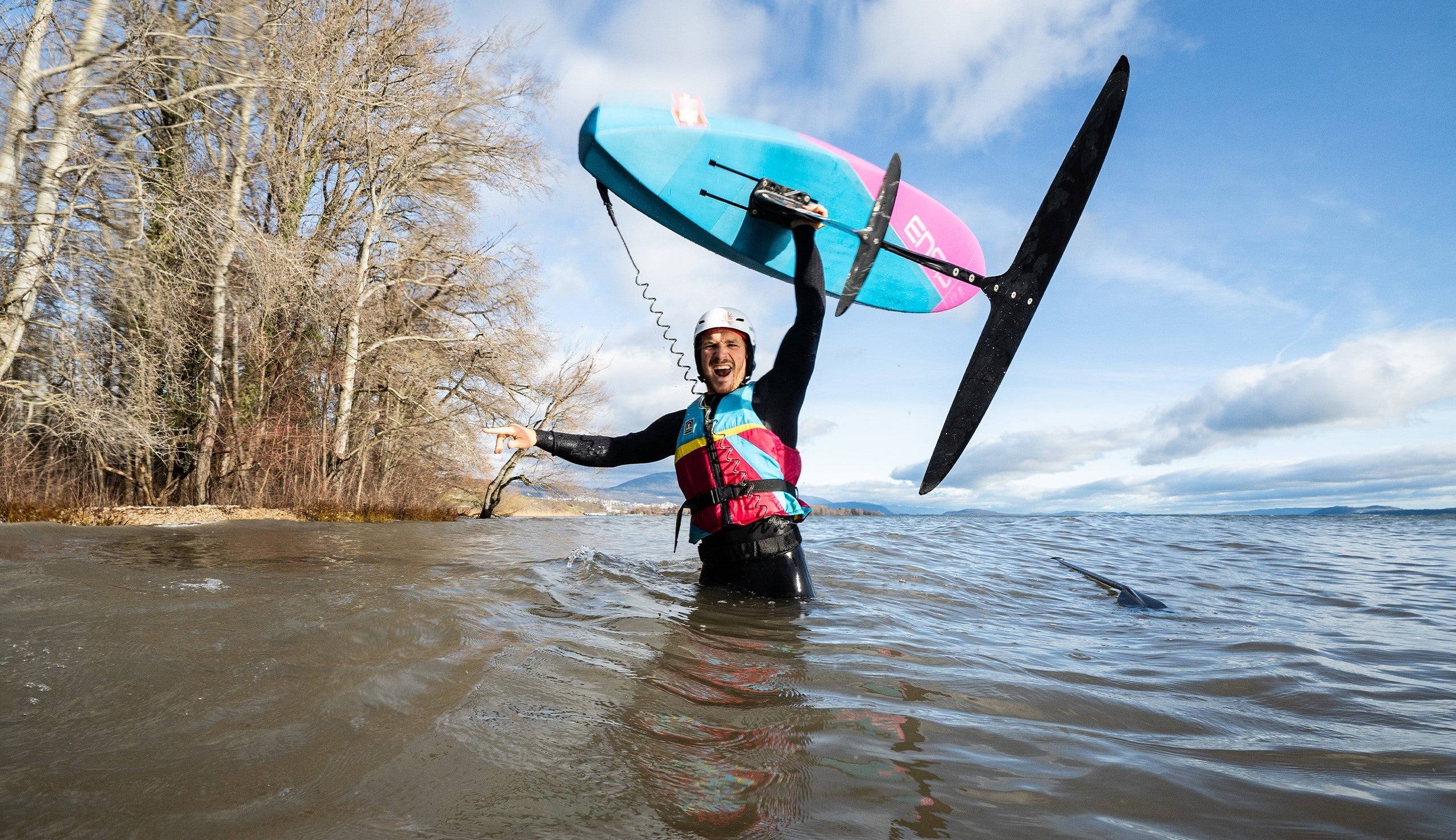 ENSIS-WALTZ-Downwind-Lightwind-Wing-Foil-Board_Solid-and-Light2