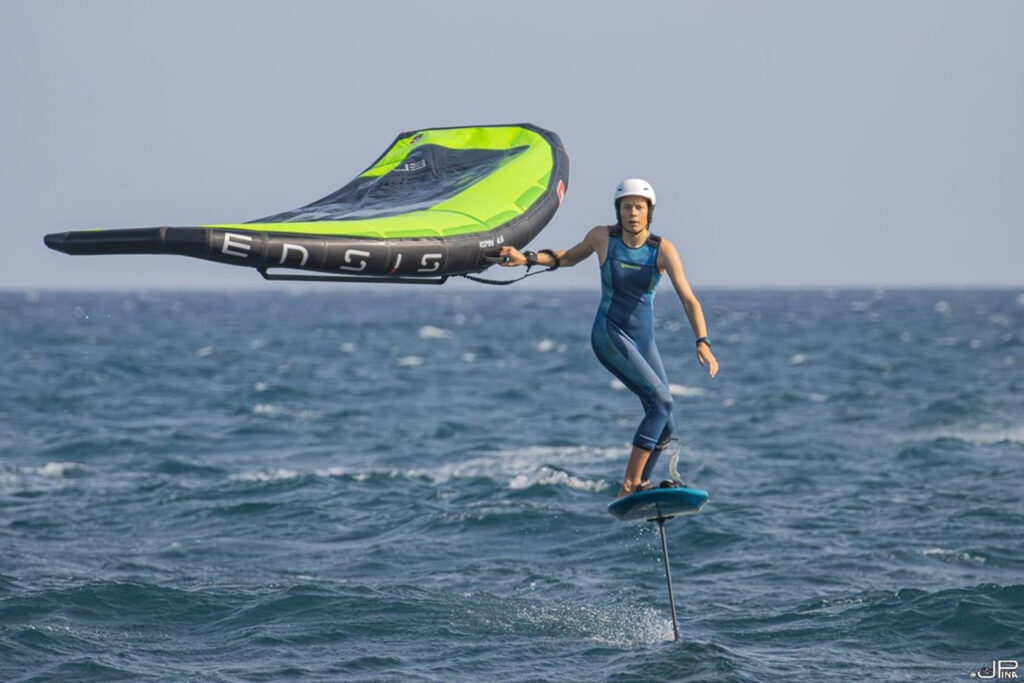 sol degrieck foiling on small waves